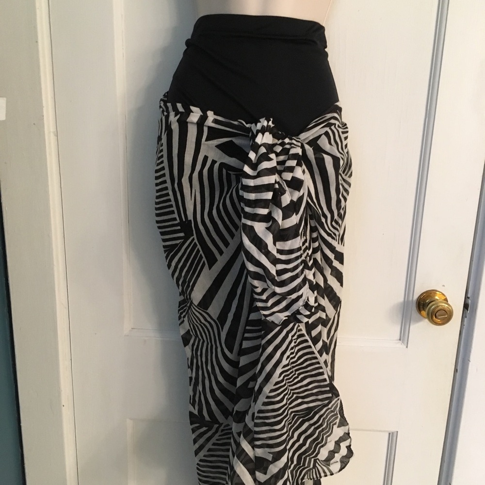 Black and white handmade Coverup. Sizes. Xlarge